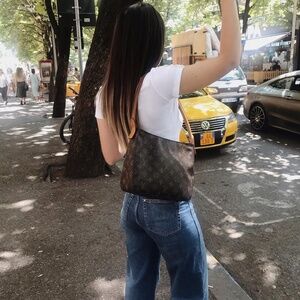 Authentic Louis Vuitton Looping MM - FL0092